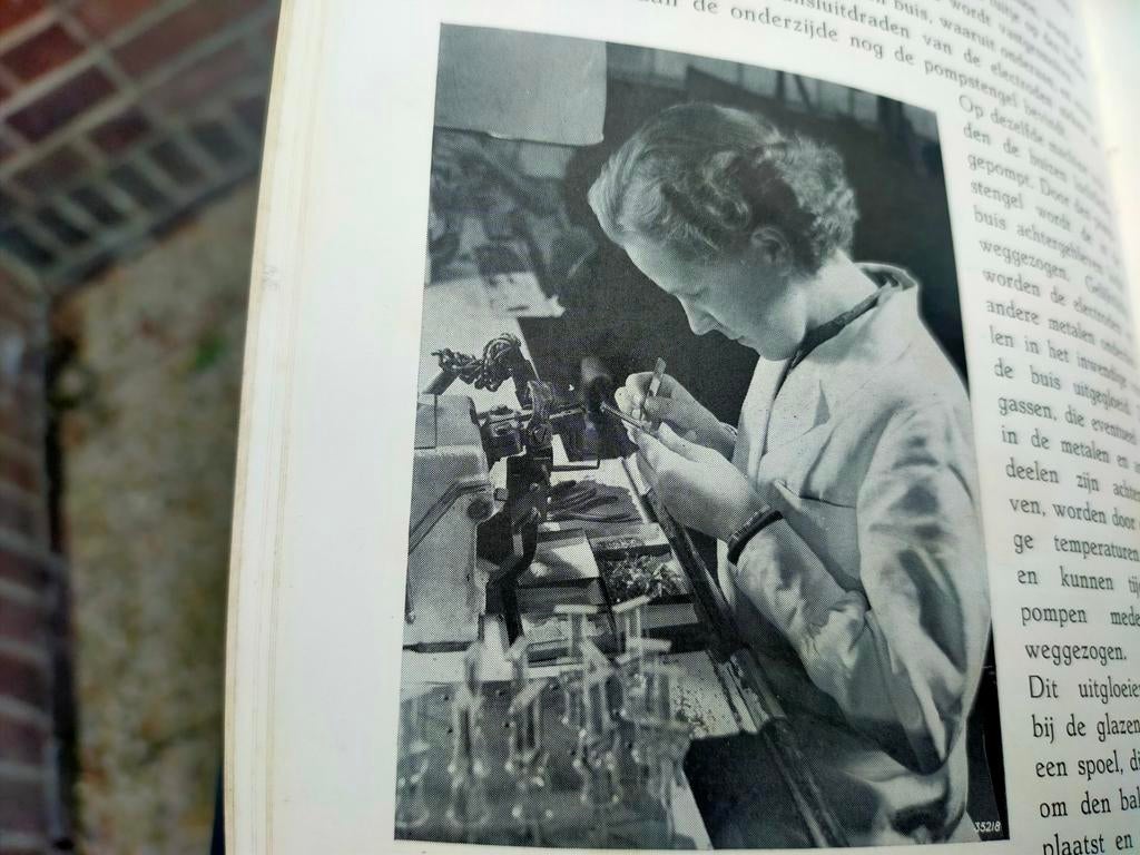 Grondslagen van de radiobuizentechniek (1e druk, 1943!), Ophalen of Verzenden, Gelezen, Elektrotechniek