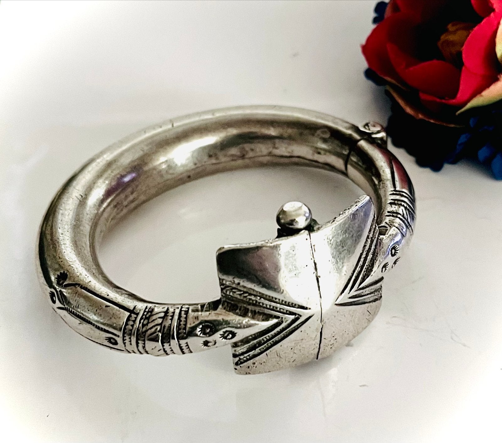 Antieke Zilveren Armband uit Rajasthan, India - 98 gram, Antiek en Kunst, Antiek | Goud en Zilver, Zilver, Verzenden