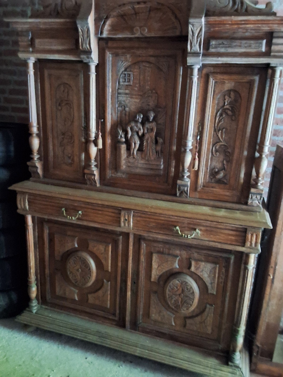 Antiek Eiken Dressoir met Rijkelijk Snijwerk, Ophalen