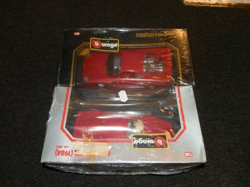Burago Ferrari GTO (1984) en F40 (1987) 1:24, Ophalen of Verzenden, Nieuw, Auto, Bburago