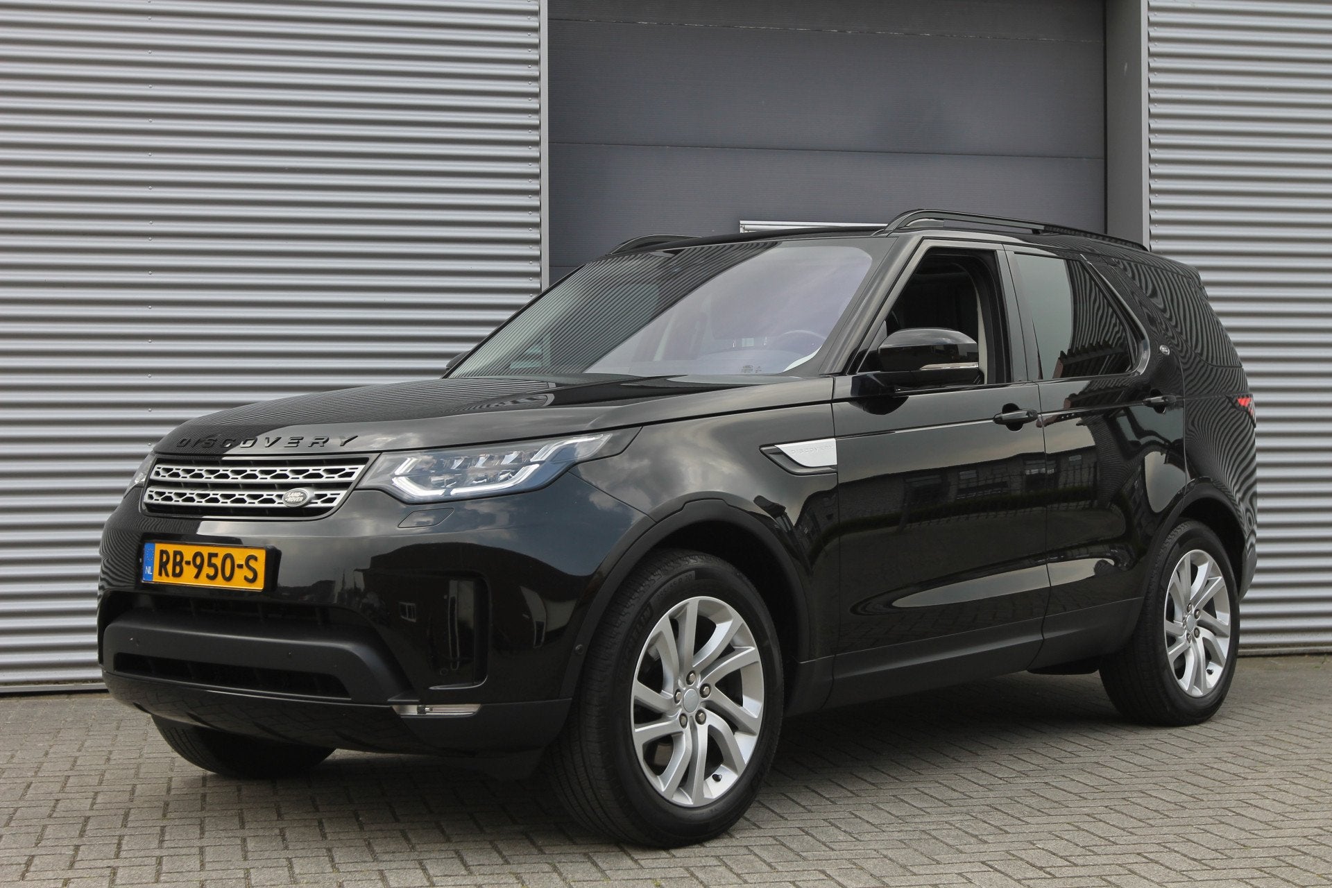 Land Rover Discovery 2.0 Td4 HSE Luxury Aut. I 7 Pers. I Pan, Auto's, Dealer onderhouden, Gebruikt, 4 cilinders, Zwart