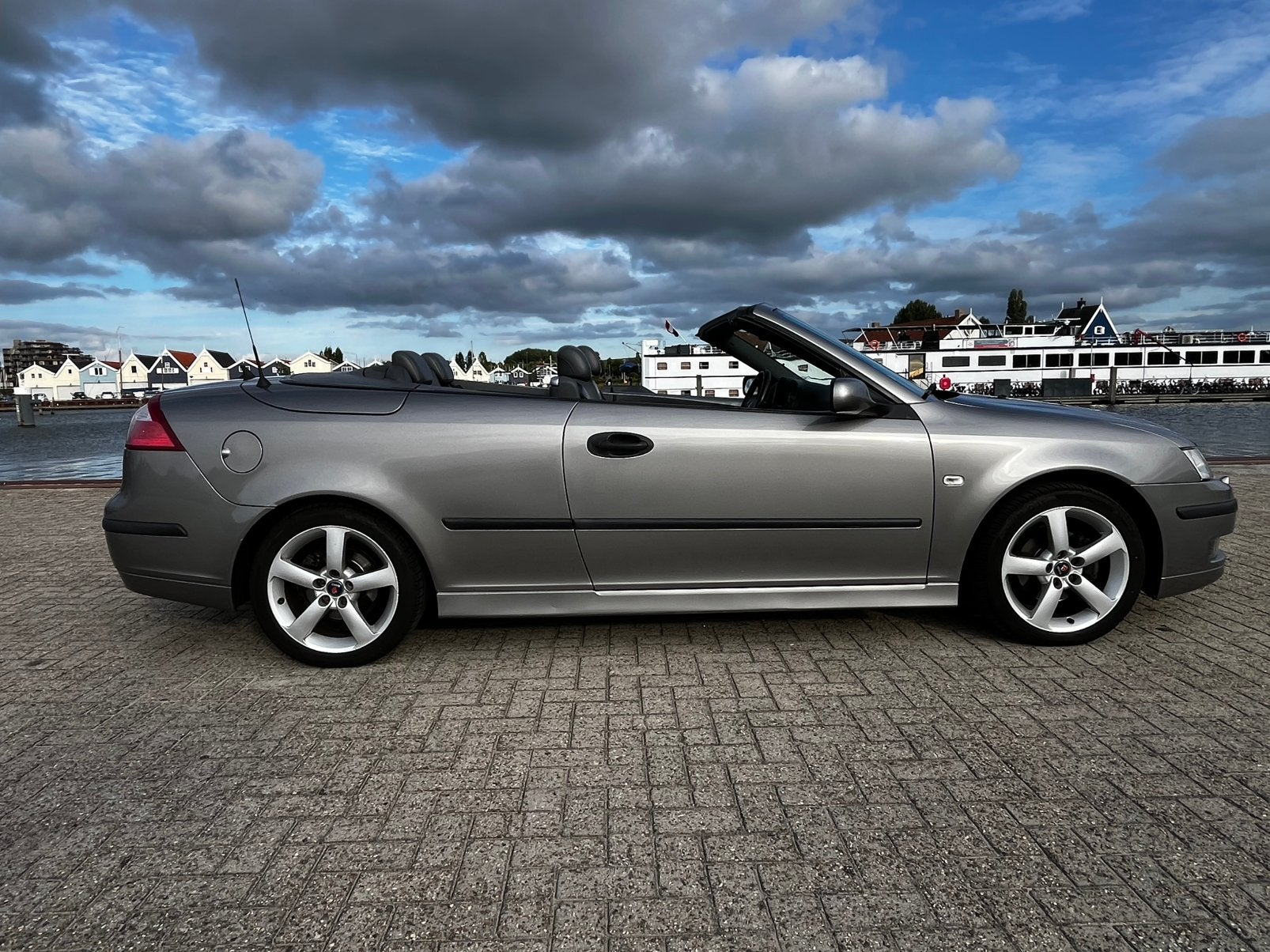 Saab 9-3 2.0 T Cabrio AUT 2004 Grijs (in nette staat!), Auto's, 1998 cc, 4 cilinders, Cabriolet, 4 stoelen