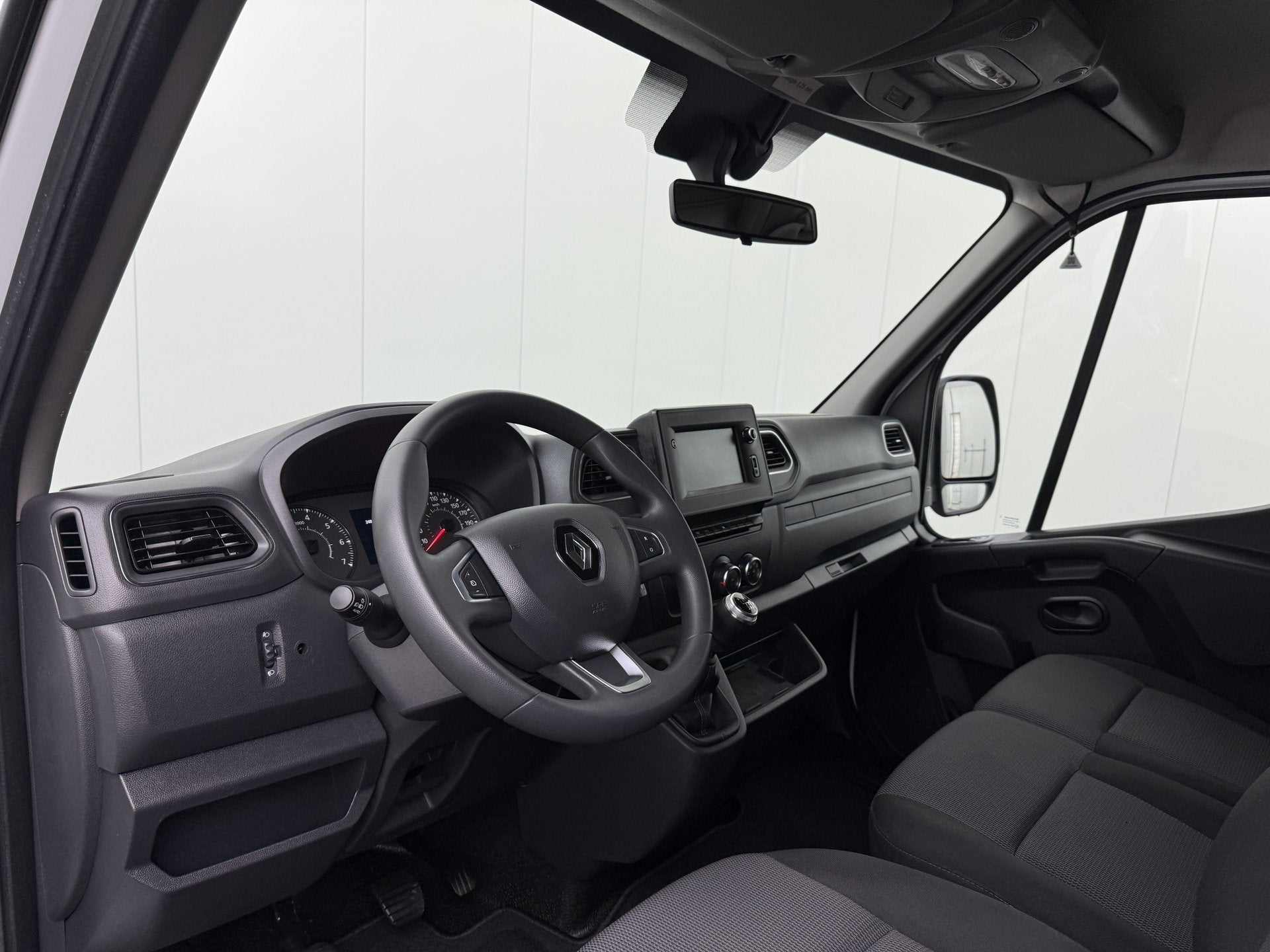 Renault Master 2.3DCi 145PK Bakwagen+Laadklep 2024 | Bomvol, Voorwielaandrijving, Gebruikt, Euro 6, 4 cilinders