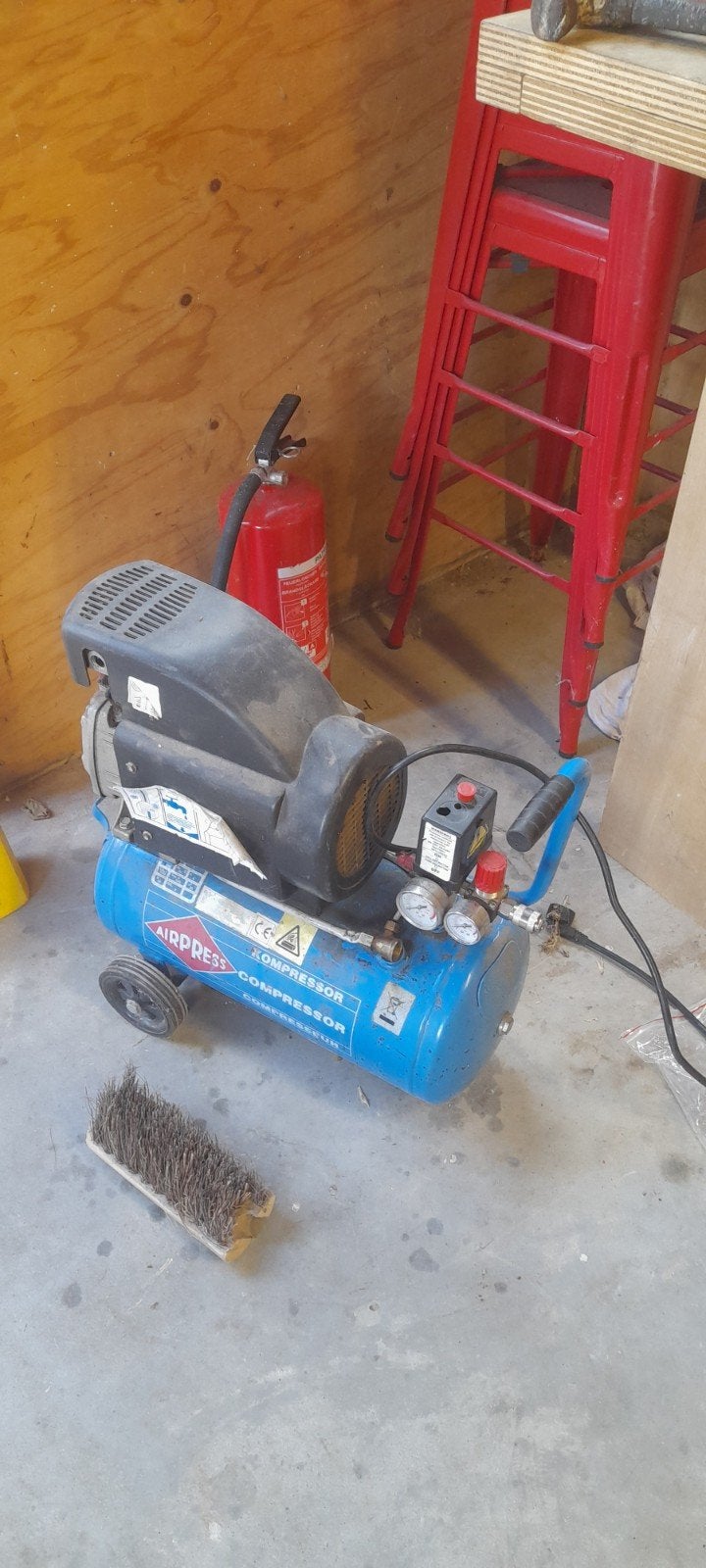 compressor met defect, Doe-het-zelf en Verbouw, Minder dan 25 liter, Ophalen of Verzenden, Minder dan 200 liter/min
