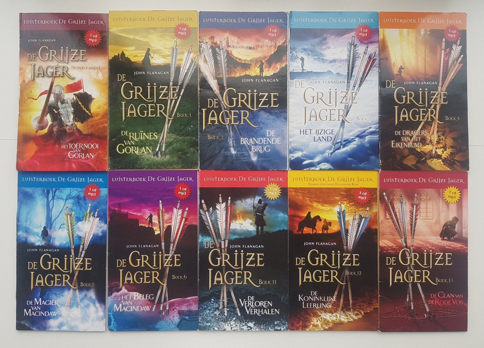 10x MP3 Luisterboek De Grijze Jager deel 1 t/m 6, 11, 12, 13, Ophalen of Verzenden, John Flanagan, Cd