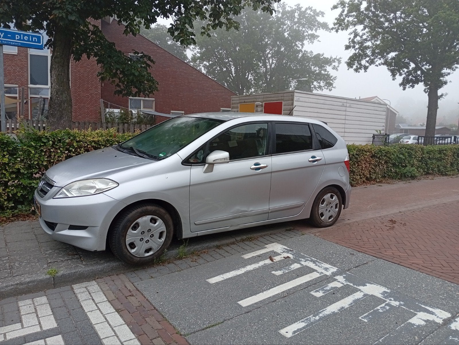 Honda FR-V 1.7 I 2006 Grijs, Auto's, 125 pk, 4 cilinders, FR-V, 75 €/maand