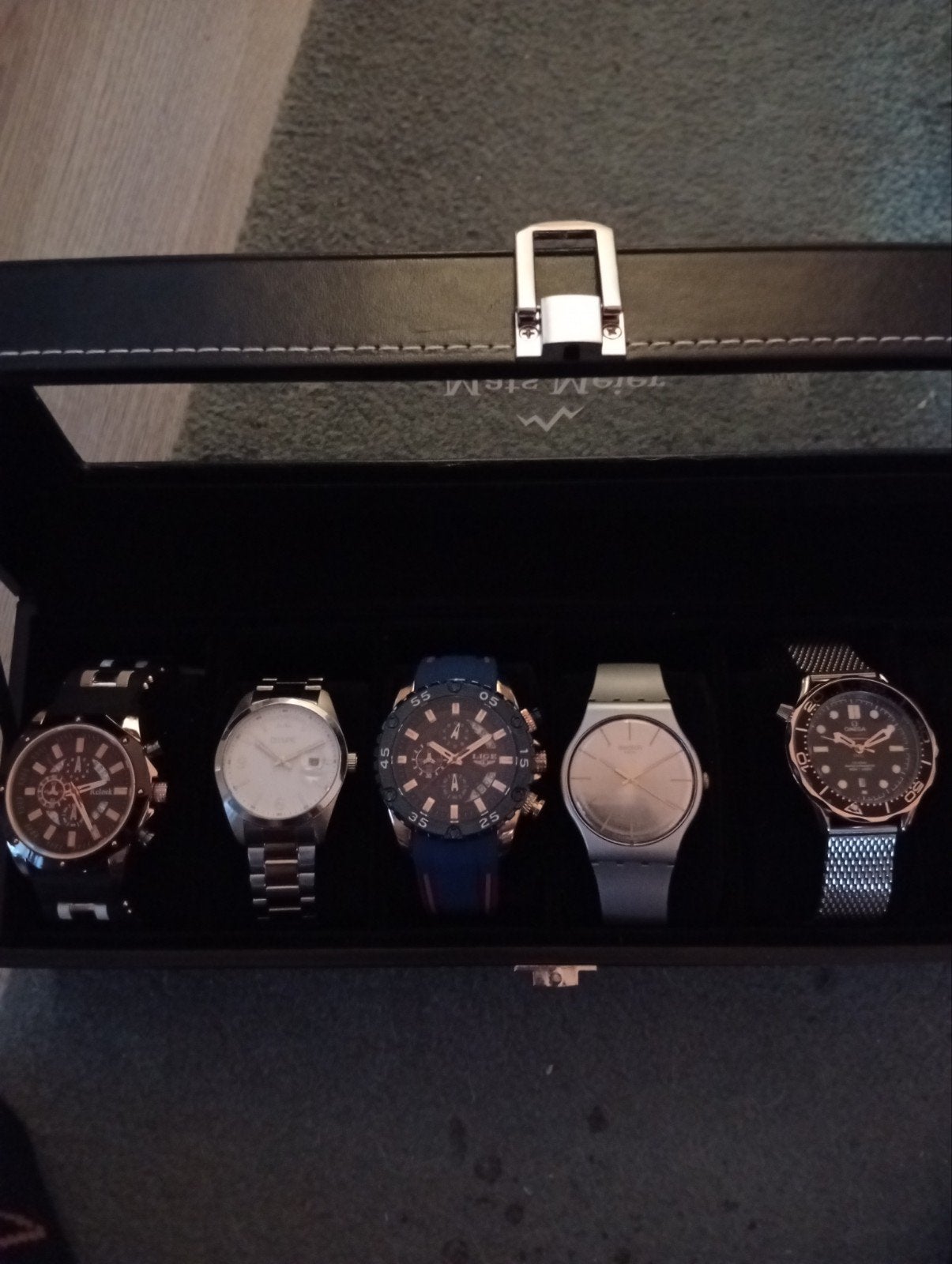 5 Heren Horloges met Horloge Koffer - Swatch, Olympic, Omega, Sieraden, Tassen en Uiterlijk, Overige Accessoires, Ophalen of Verzenden