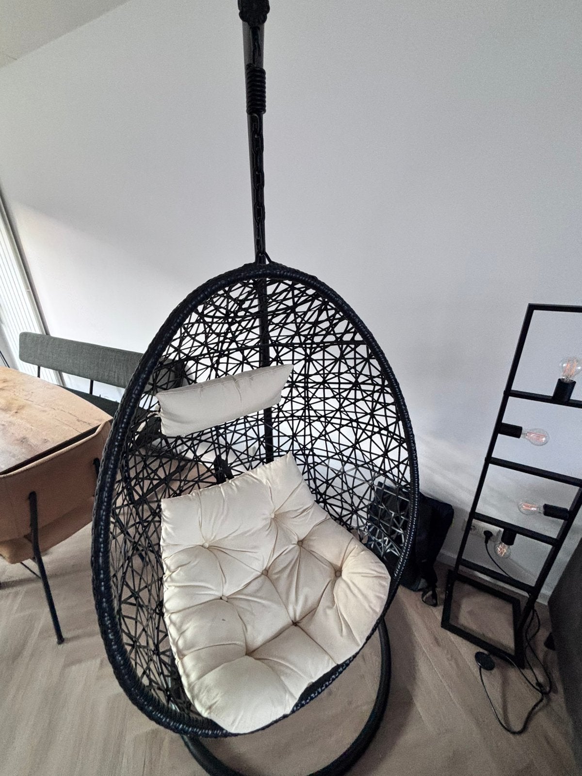 Leuke hangstoel egg, Ophalen, Zo goed als nieuw, Rotan
