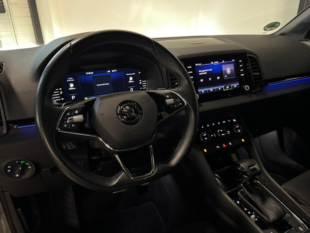 Skoda Karoq 1.5 TSI ACT Sportline Business KEYLESS CAM SFEER, Auto's, Skoda, Zwart, 4 cilinders, Alcantara, 1317 kg