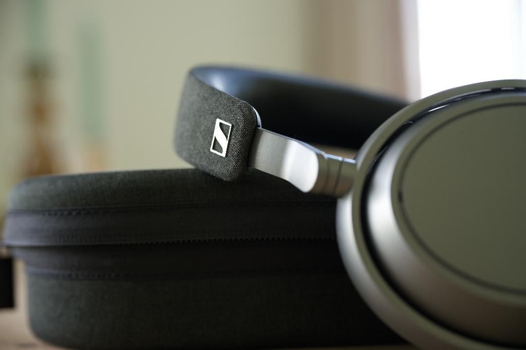 Sennheiser Momentum 4, Sennheiser, Ophalen of Verzenden, Zo goed als nieuw, Over oor (circumaural)