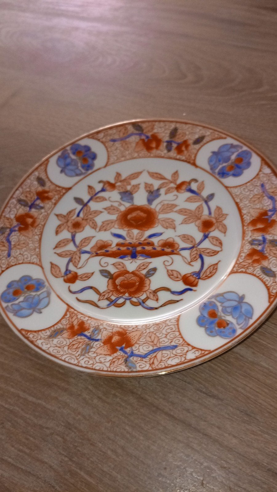 Decoratief Chinees bord met bloemmotief en goudkleurige rand, Ophalen