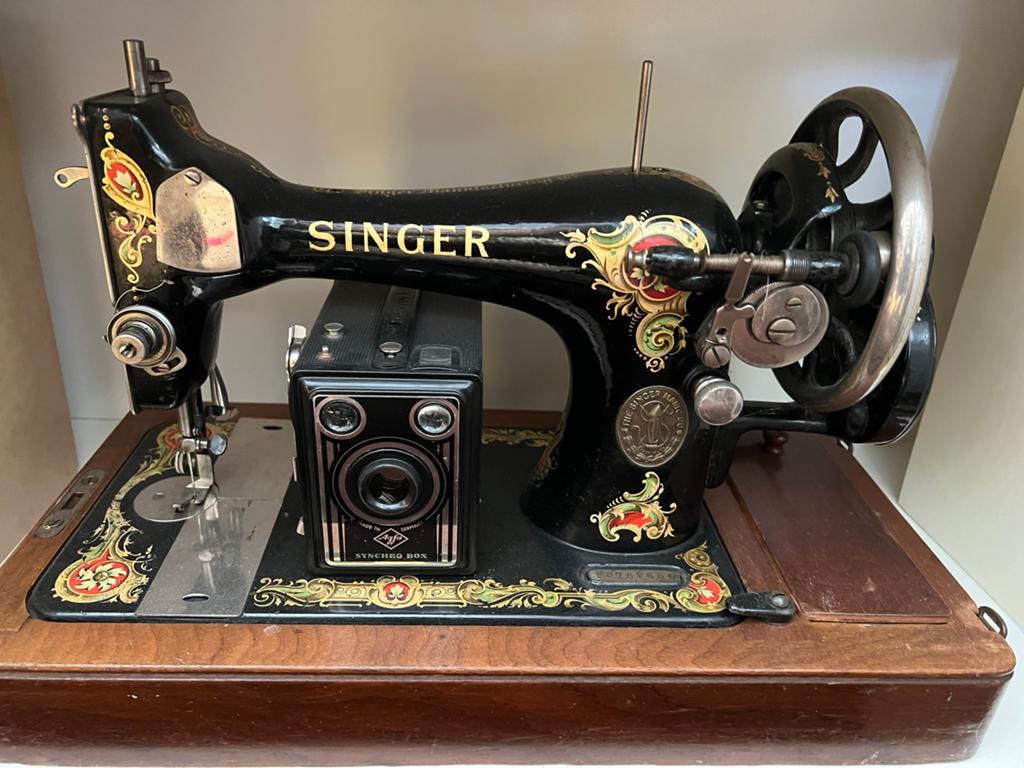 Antieke Singer Naaimachine met Houten Kap, Ophalen