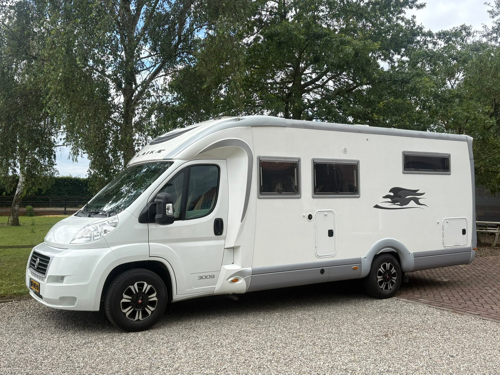 Laika Kreos 3009 izgst met 51.000 km en lengtebedden, Luifel, Ringverwarming, Fiat, 7 tot 8 meter