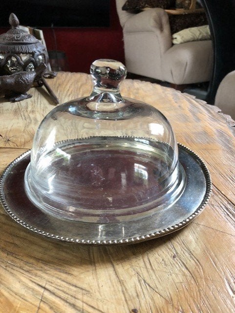 Verzilverde bord serveerbord hapjes met glazen stolp, Gebruikt, Klassiek, Ophalen of Verzenden, Glas