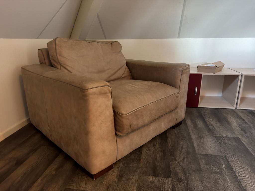Comfortabele love-seat in beige leer, Ophalen, Gebruikt, 100 tot 125 cm, Leer