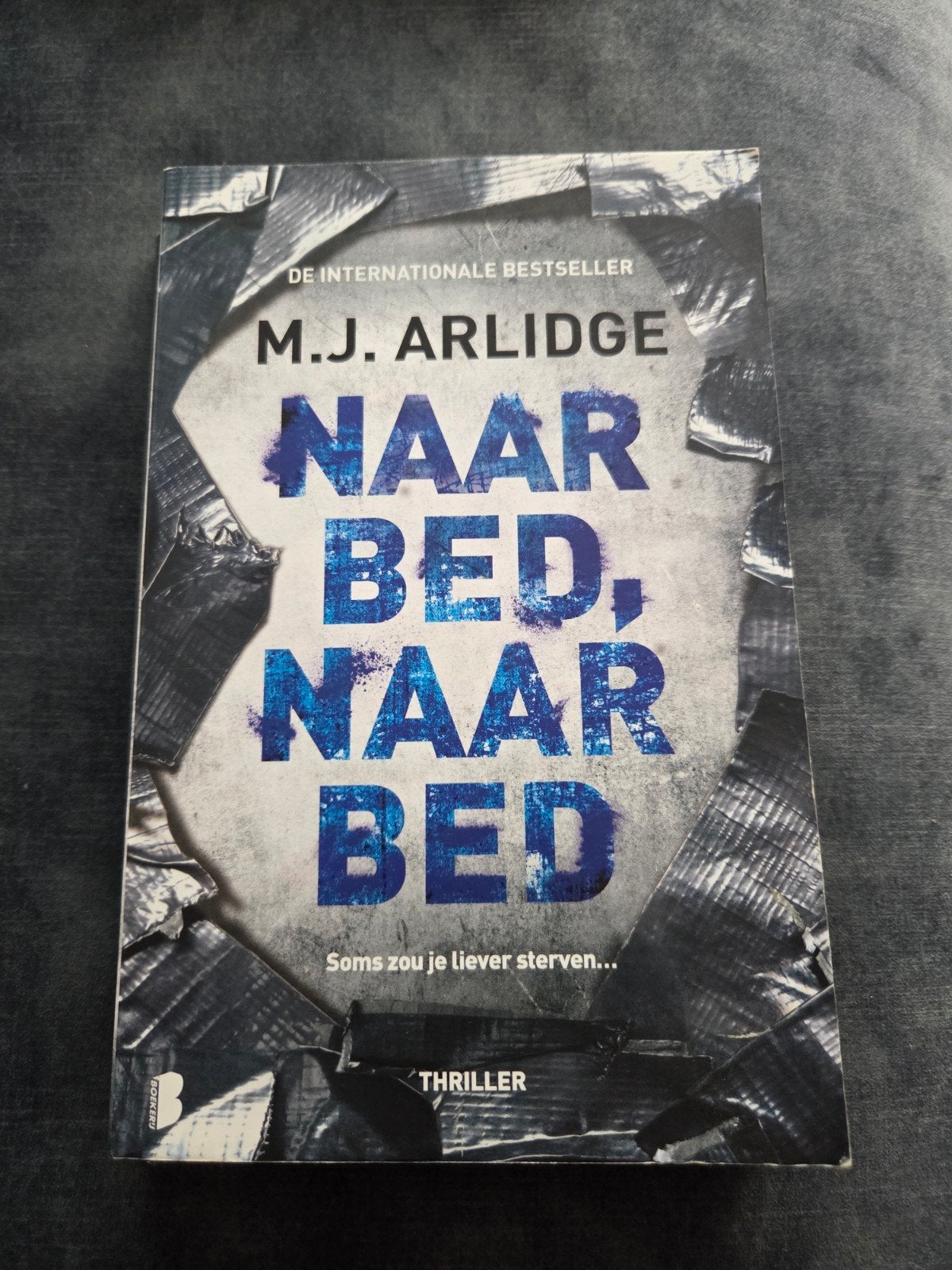 M.J. Arlidge - Naar bed, naar bed, Boeken, Ophalen, Zo goed als nieuw, M.J. Arlidge