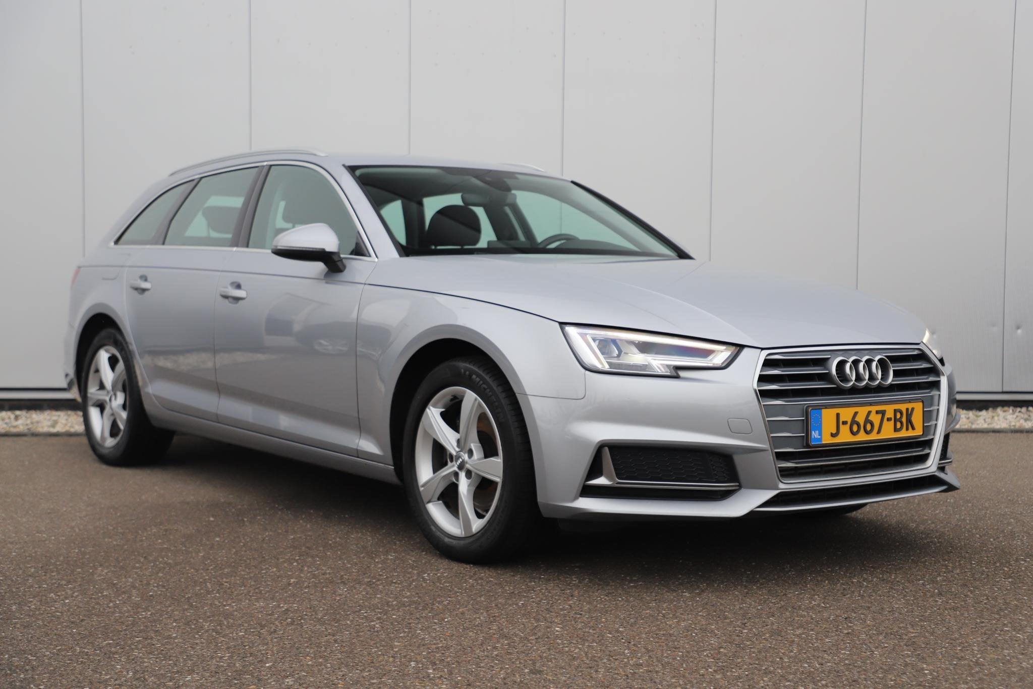 Audi A4 Avant 35 TFSI Sport Lease Edition 150PK NAP LED LMV, Auto's, Stof, Gebruikt, 4 cilinders, A4