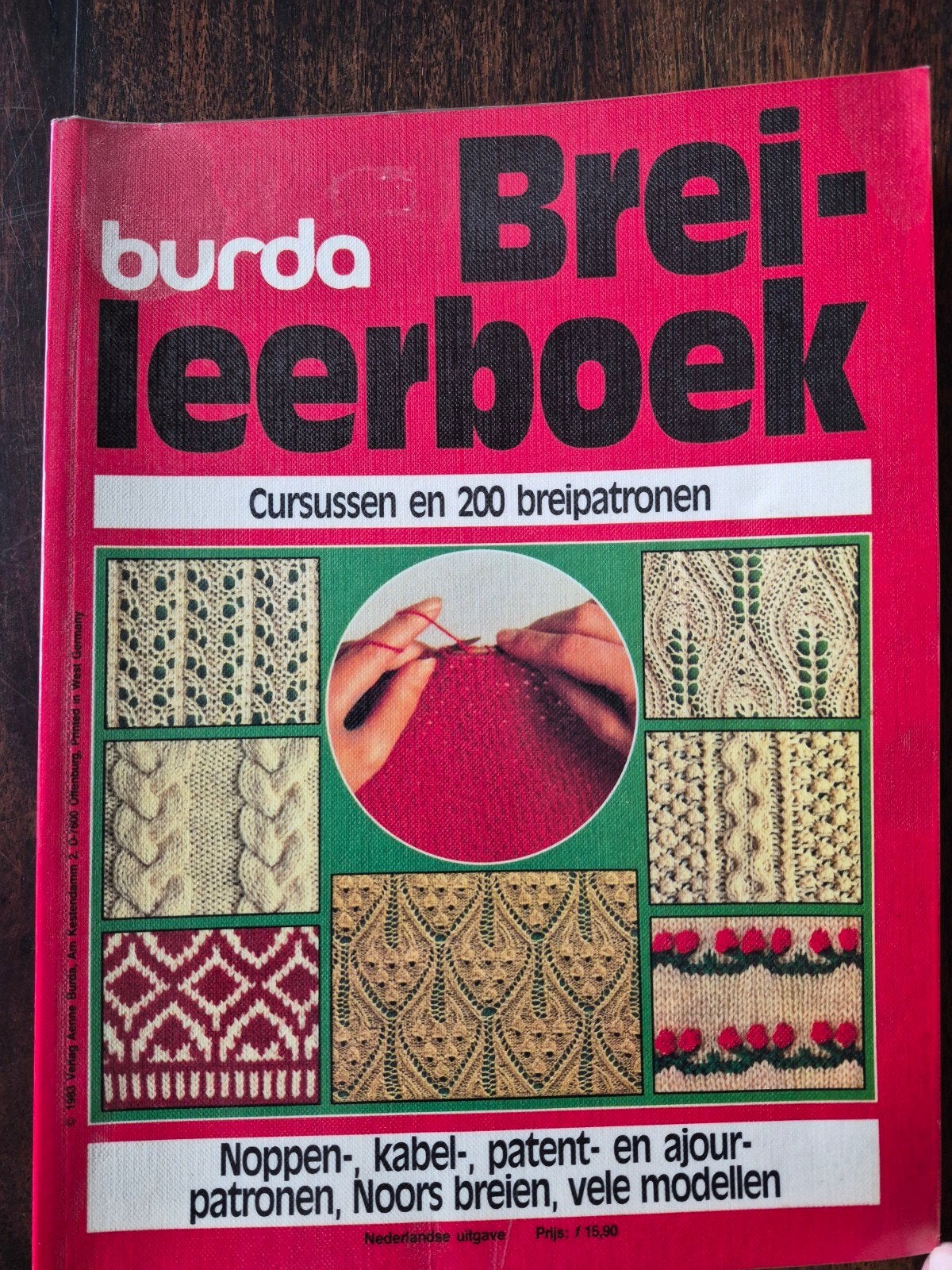 Burda brei leerboek , Cursussen en 200 breipatronen, Ophalen of Verzenden, Zo goed als nieuw, Breien, Patroon of Boek