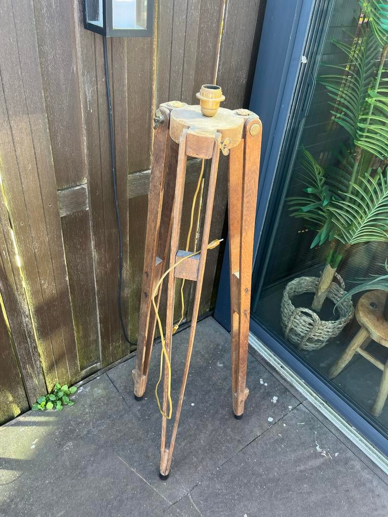Landmeterstatief lamp, Ophalen, Gebruikt, Hout, 100 tot 150 cm