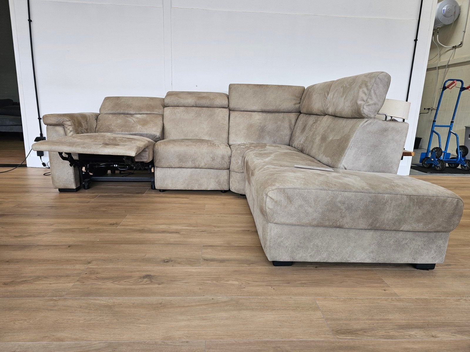 Microvezel Hoekbank - elektrische verstelbaar, 125 cm of meer, 125 cm of meer, Zo goed als nieuw, Info@homefriesland.nl