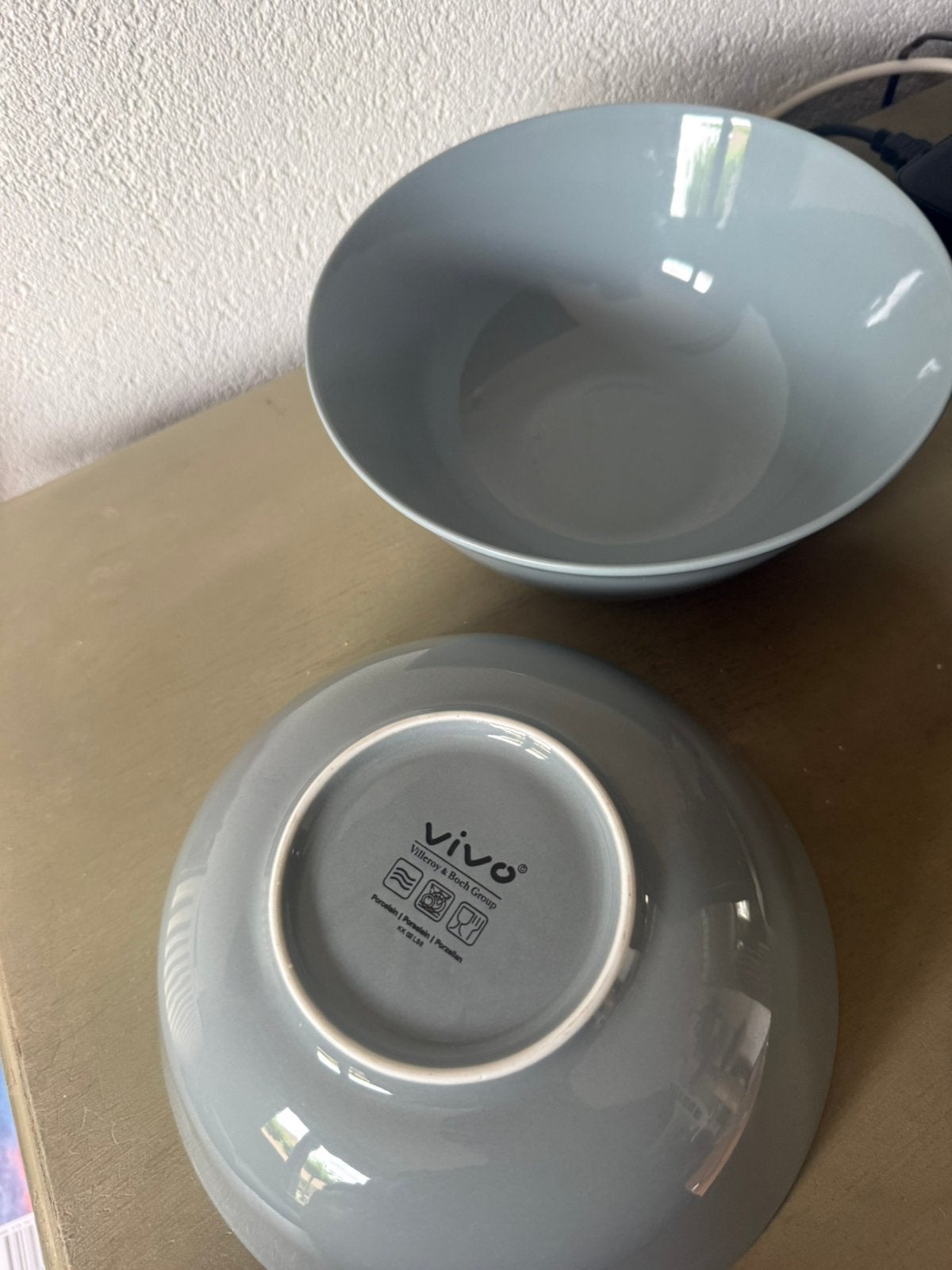 2X Villeroy & Boch VIVO Saladeschaal porselein 23cm zgan, Ophalen of Verzenden, Overige stijlen, Porselein, Schaal of Schalen
