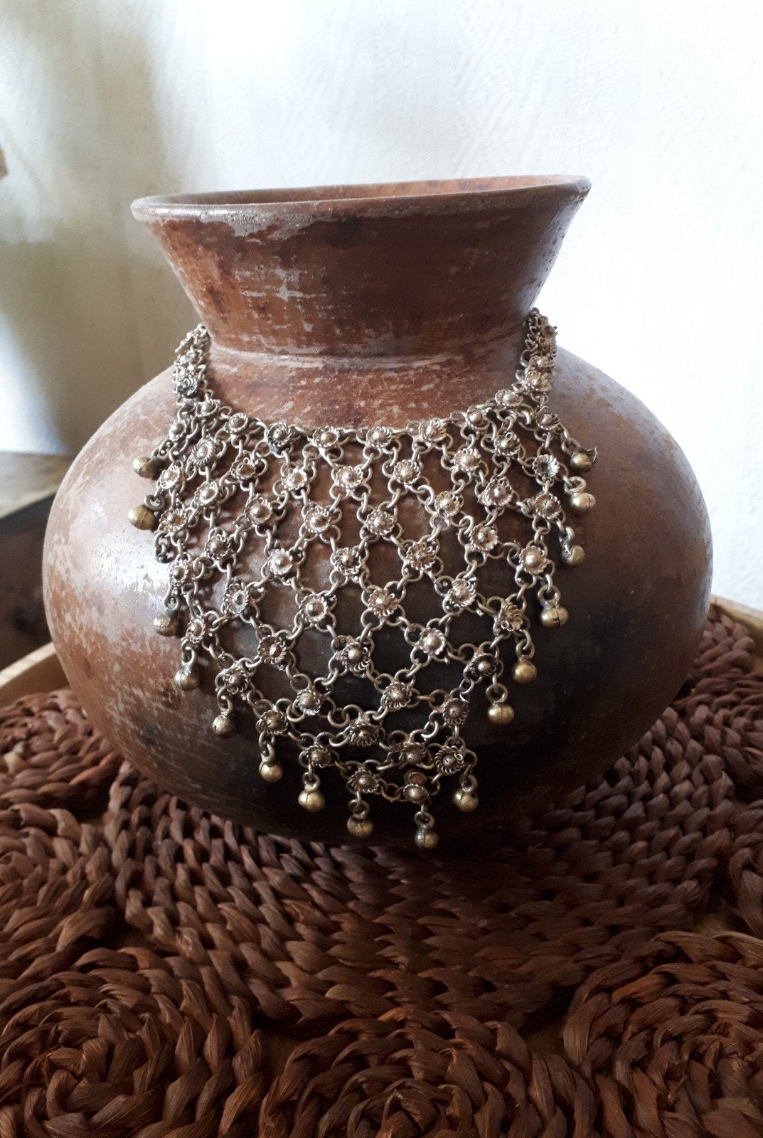 Oude kruik pot vaas met ketting, Antiek en Kunst, Ophalen of Verzenden