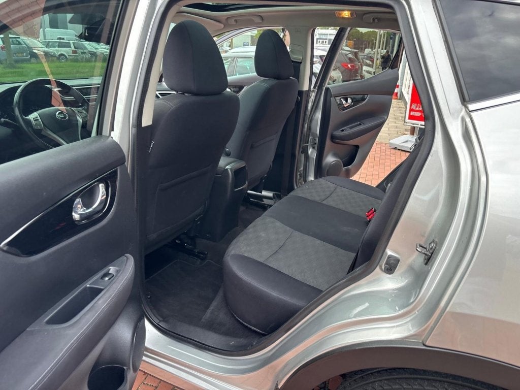 Foto 8 van Nissan QASHQAI 1.2 Connect Edition camara navi pano airco