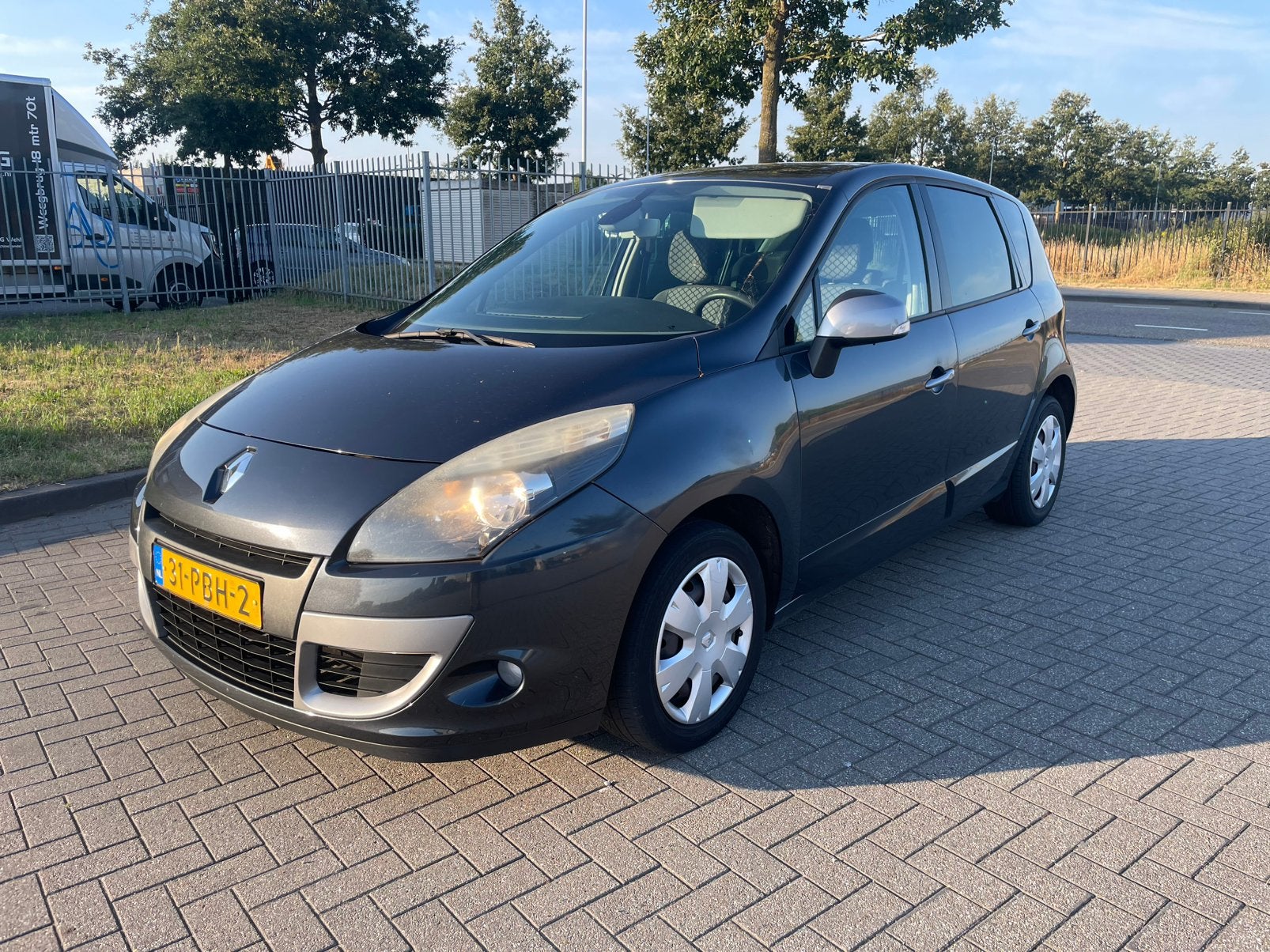 Renault Scénic 1.6 16V Celsium 81KW 2011 Grijs, Voorwielaandrijving, 1295 kg, 4 cilinders, 75 €/maand