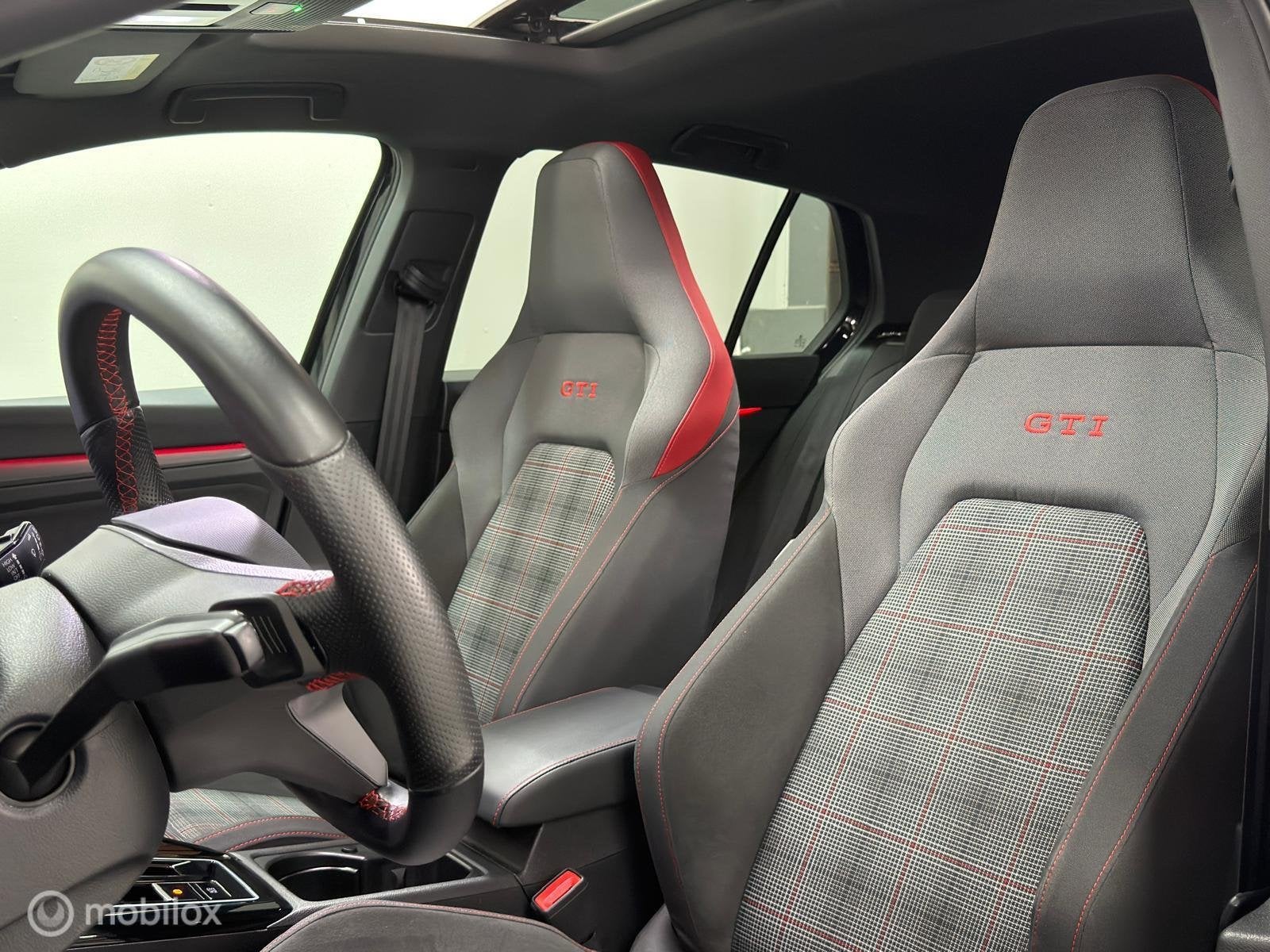 Volkswagen Golf 2.0 TSI GTI | GARANTIE 2027 | PANO | DCC | H, Stof, Gebruikt, 4 cilinders, 1984 cc