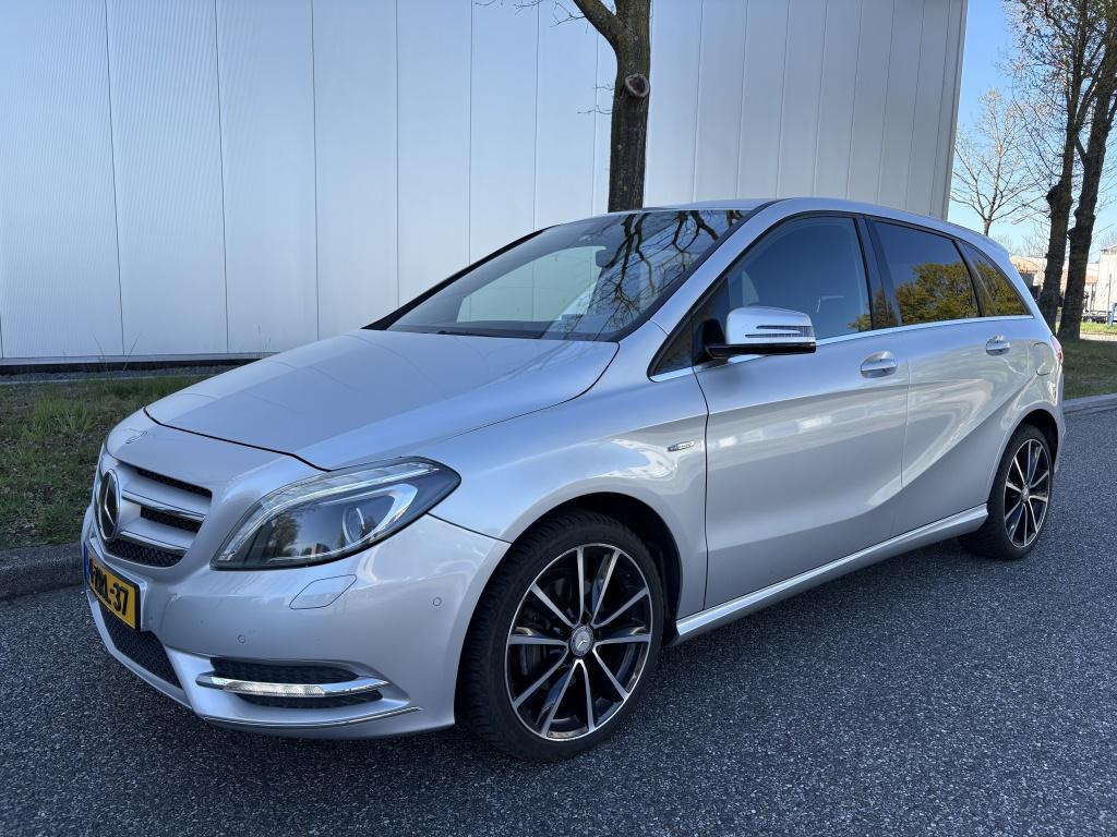 Mercedes-Benz B-Klasse 200 Ambition Automaat Leer Trekhaak N, Automaat, Euro 5, 1325 kg, Gebruikt