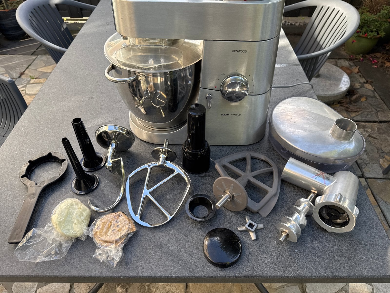 Kenwood Major Titanium keukenmachine met accessoires, Ophalen, 4 liter of meer, 3 snelheden of meer, Zo goed als nieuw