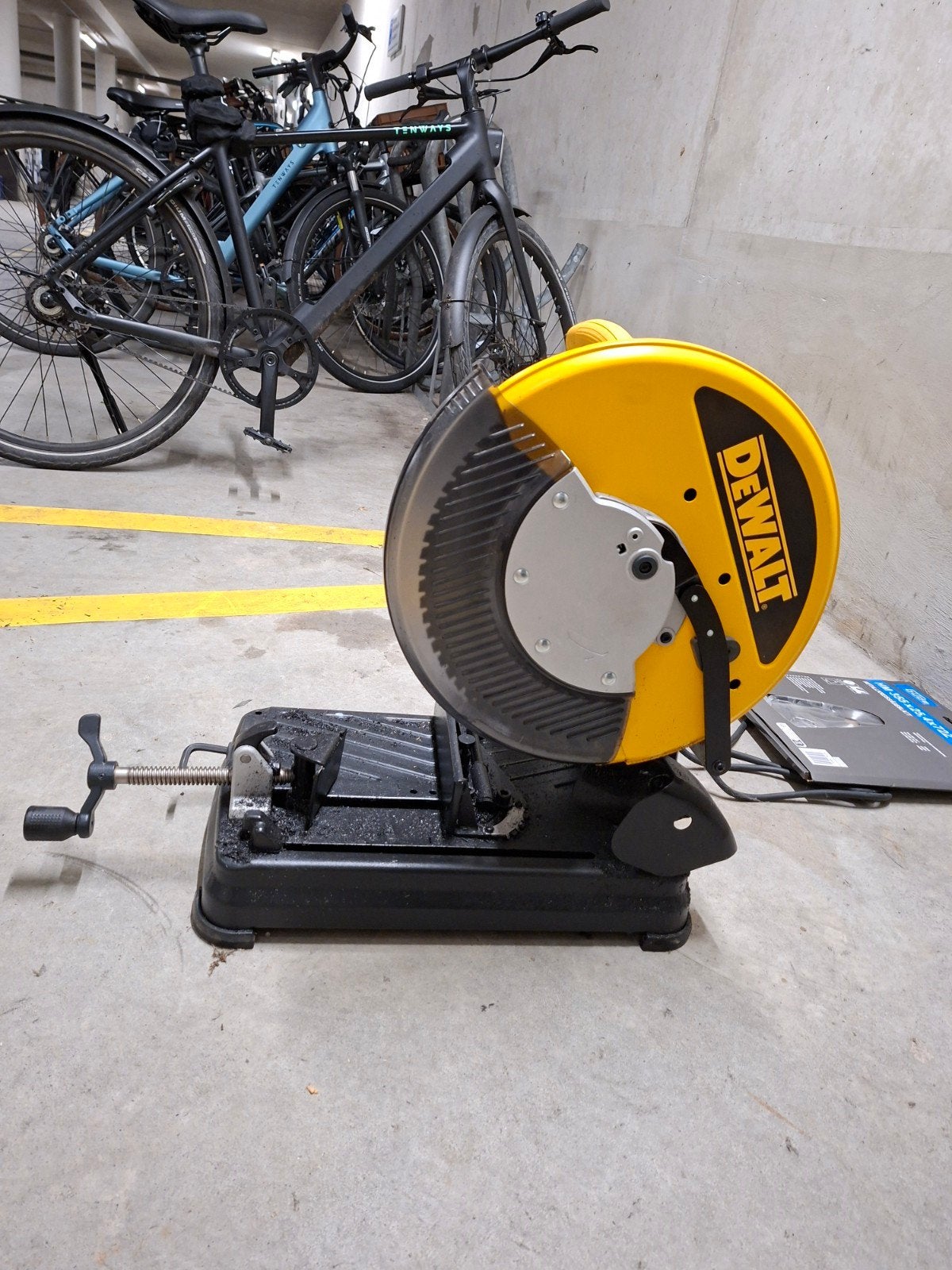 DeWalt metaal afkortzaag., Ophalen, Gebruikt, Afkortzaag, 1200 watt of meer
