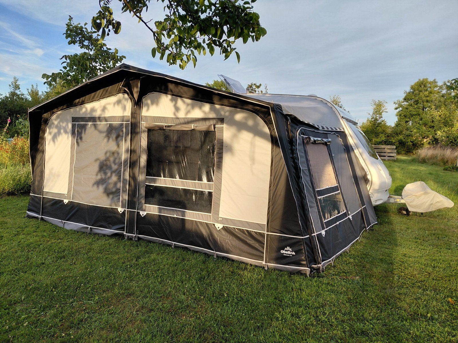 Sprite Super 450 - Compacte caravan met voortent en luifel, Rondzit, Particulier, Sprite, Tot en met 4