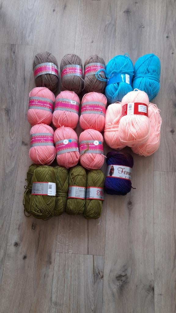 Veel bollen acryl, Hobby en Vrije tijd, Breien en Haken, Ophalen of Verzenden, Nieuw, Breien of Haken, Wol of Garen