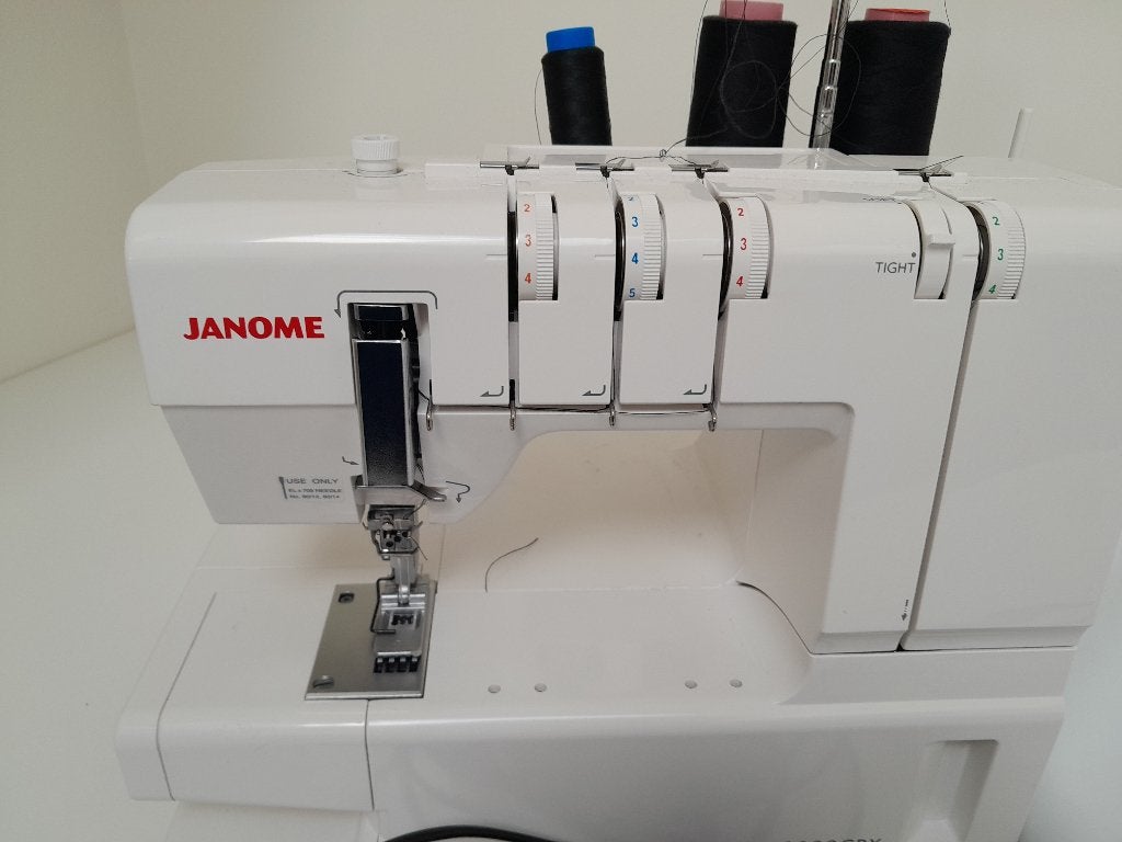 Janome coverlock naaimachine, Hobby en Vrije tijd, Naaimachines en Toebehoren, Ophalen, Zo goed als nieuw, Naaimachine, Janome