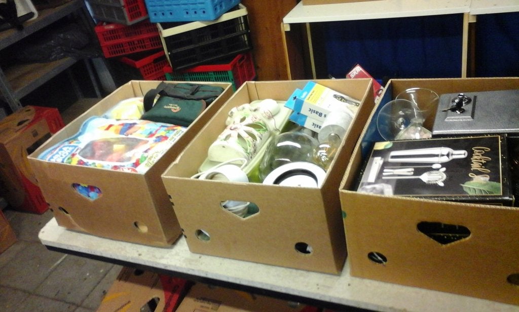 tekoop dozen rommelmarkt spullen en lossen spullen 45 euro, Ophalen, Gebruikt