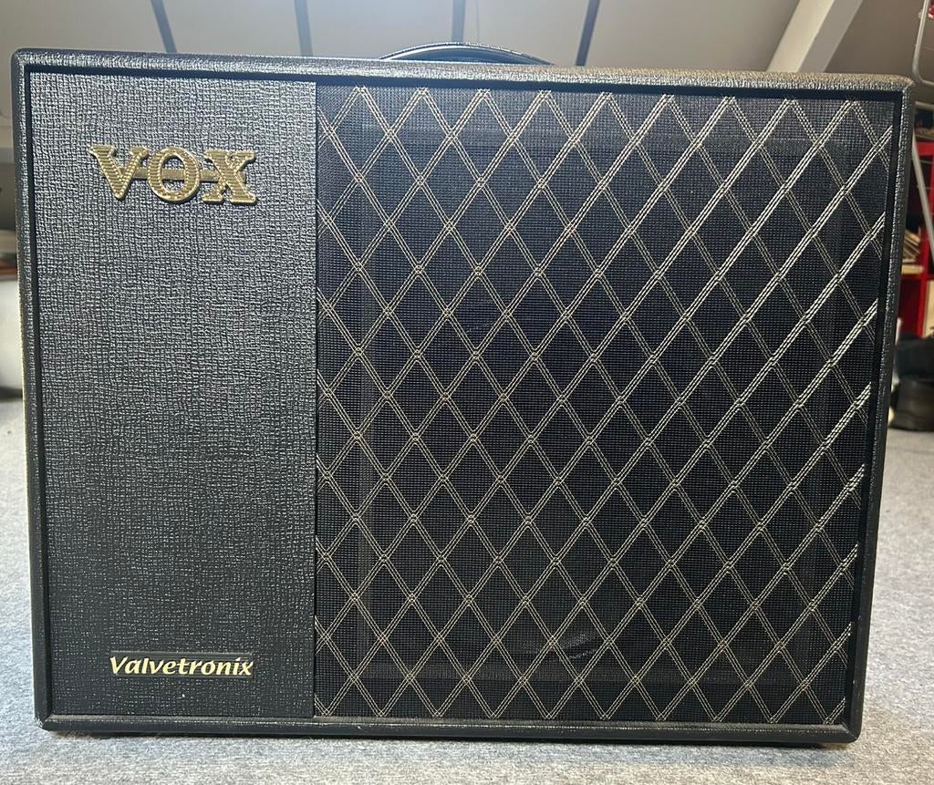 VOX valvetronix versterker VT100X, Muziek en Instrumenten, Versterkers | Bas en Gitaar, Ophalen, Zo goed als nieuw, 50 tot 100 watt