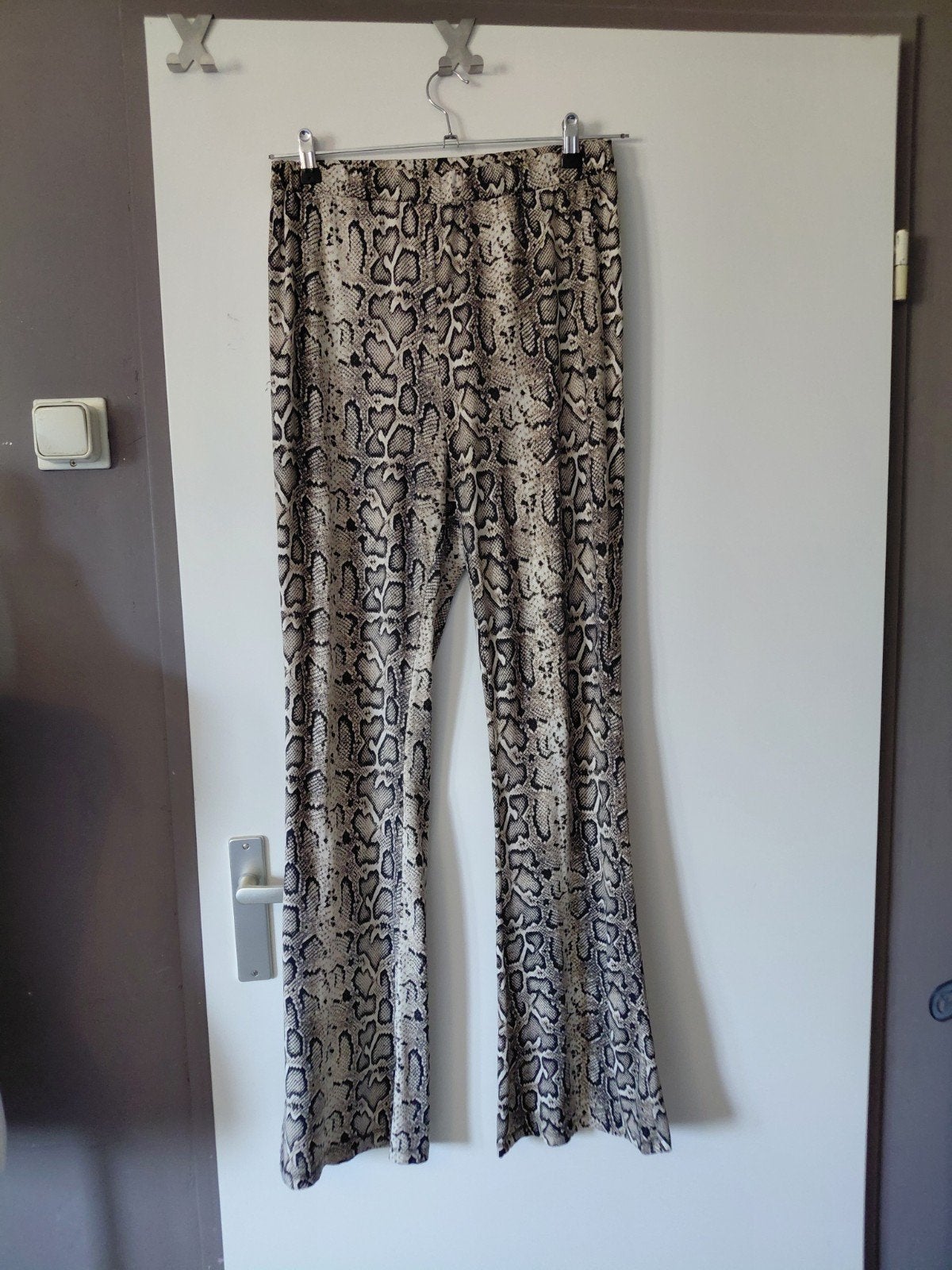 Loavies flared broek slangenprint maat L, Ophalen of Verzenden