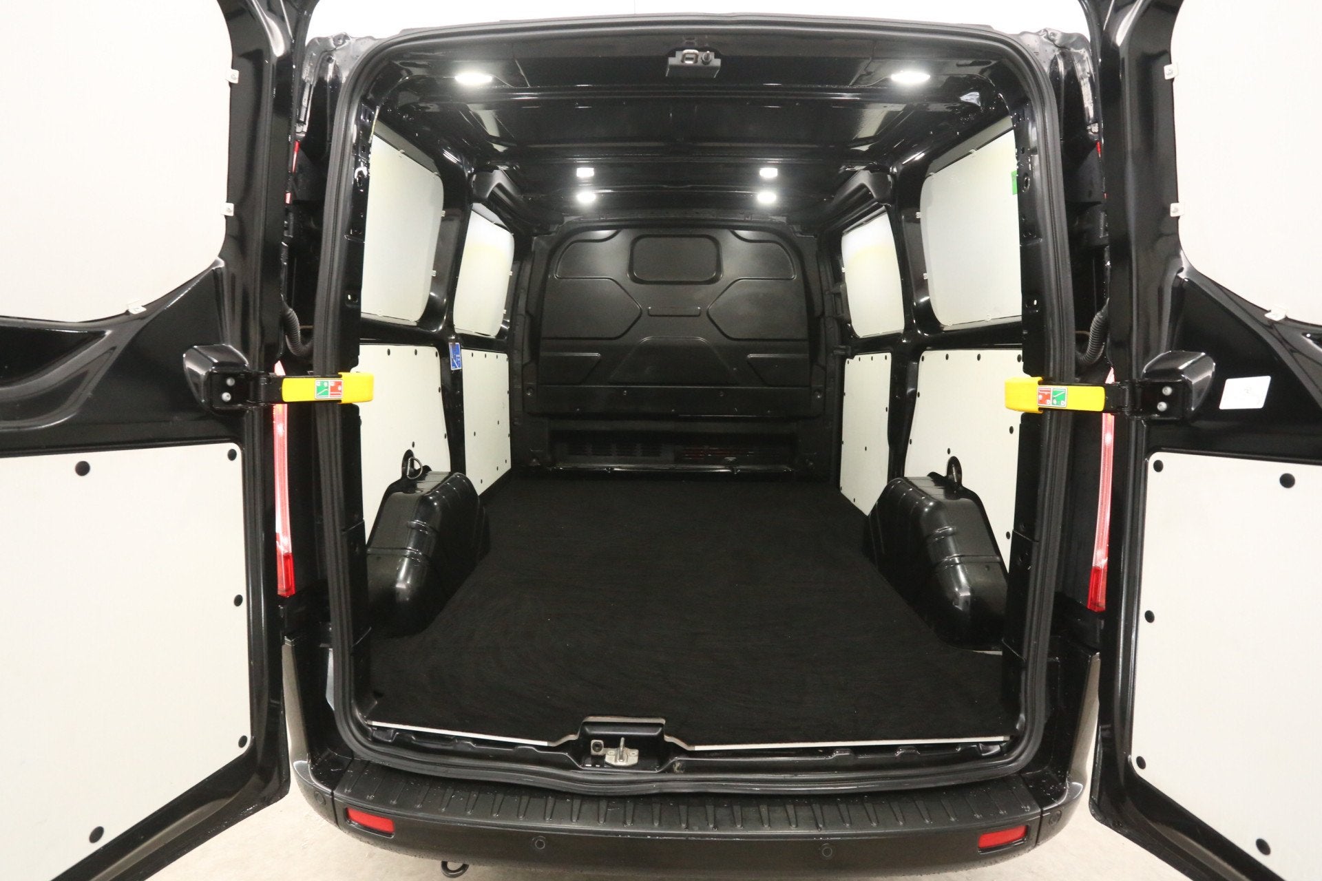 Ford Transit Custom 2.0 TDCI L1H1 Sport 185PK | Automaat | A, Auto's, Automaat, Gebruikt, 8 cilinders, Zwart