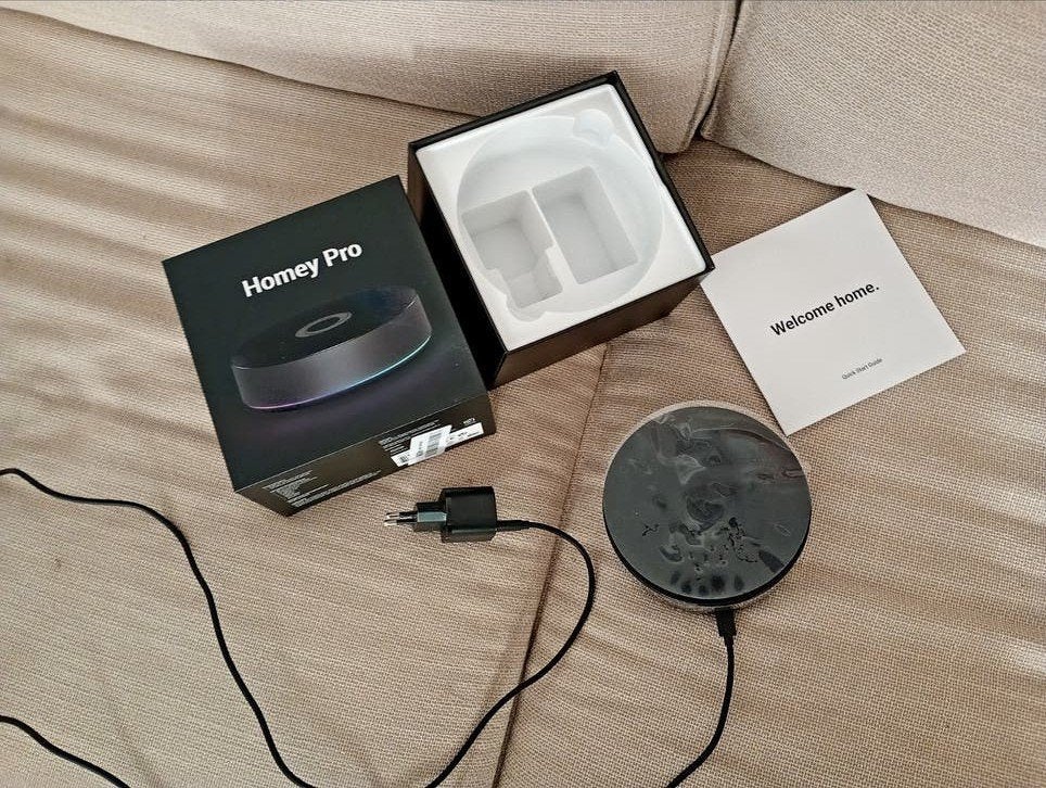 Homey Pro Smart Home Hub (2023 Model), Ophalen of Verzenden, Zo goed als nieuw