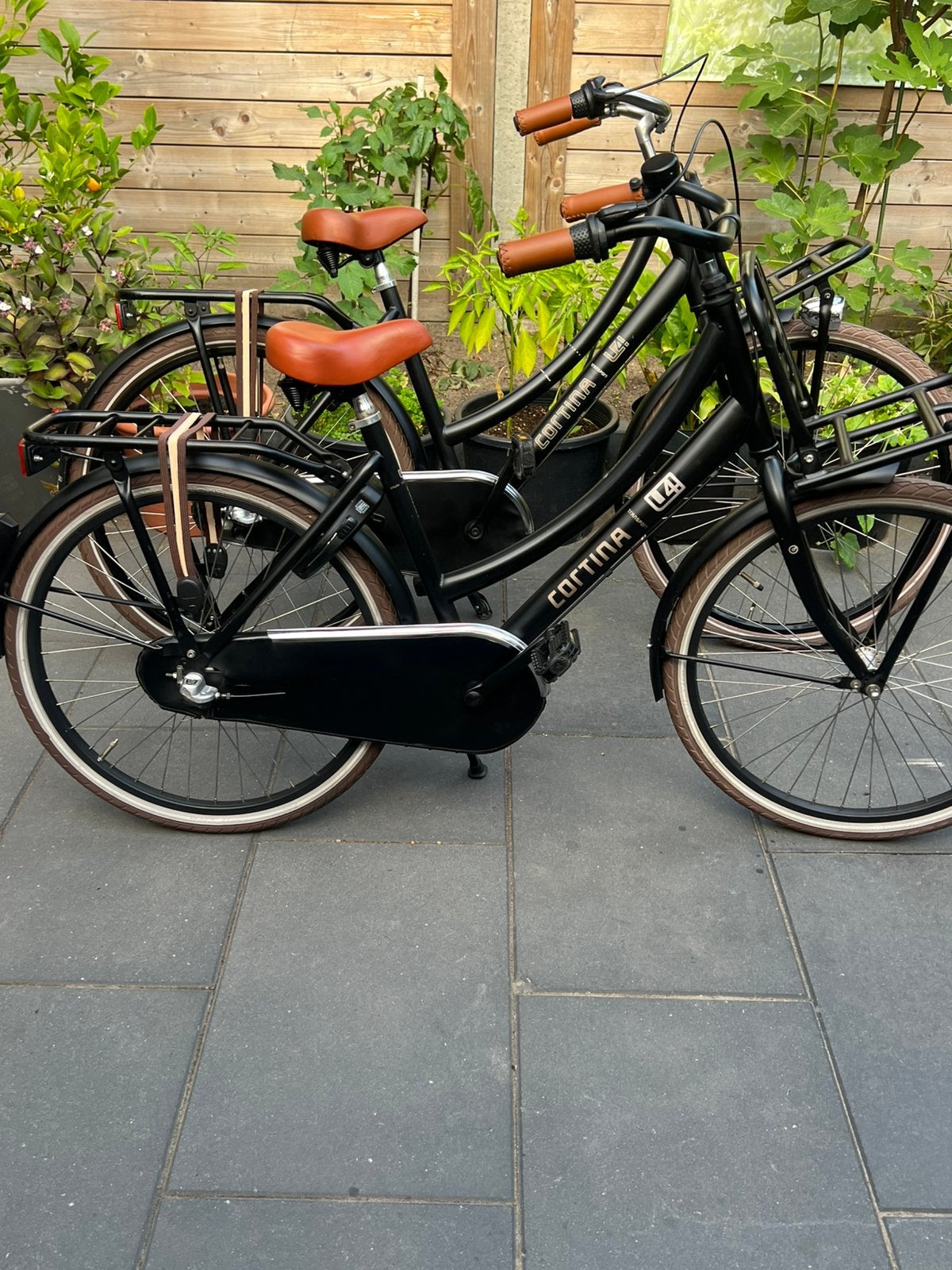 Twee Cortina u4 meisjesfiets 24 & 26 inch 3 versnelling, Ophalen, Zo goed als nieuw, 24 inch, Versnellingen