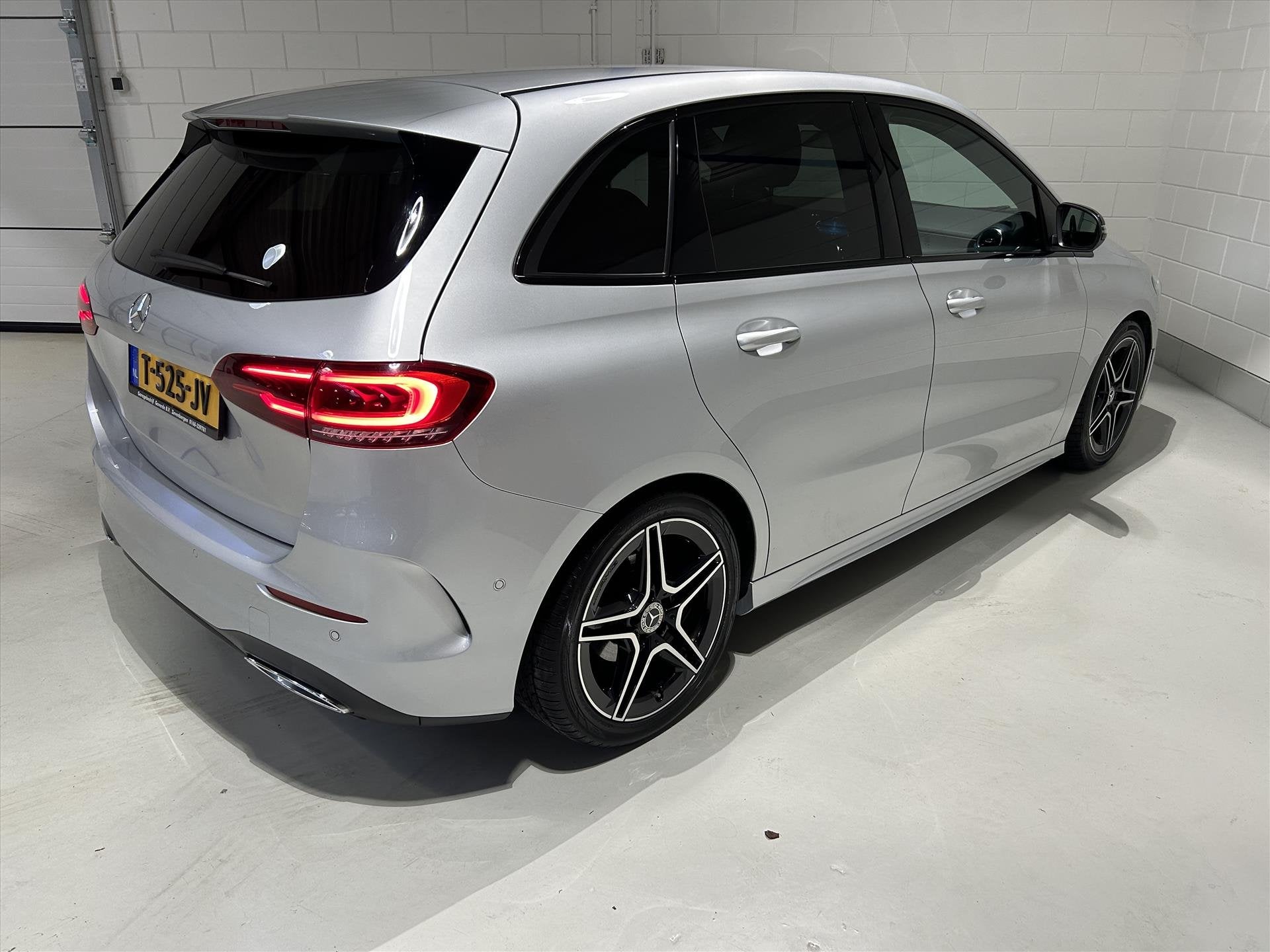 Mercedes B-Klasse B180 AUT7 136pk AMG-Line, Afn Trekhaak, Ca, Auto's, 136 pk, Gebruikt, 4 cilinders, 700 kg
