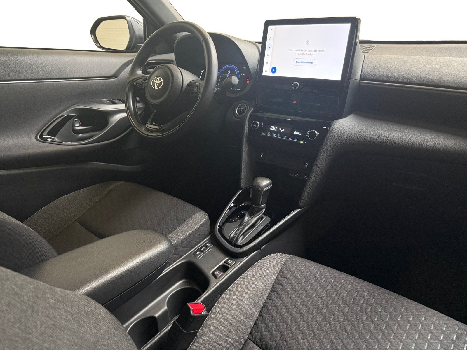 Toyota Yaris Cross 1.5 Hybrid 115 Dynamic I Stuur en Stoelve, Stof, Gebruikt, 750 kg, 1165 kg