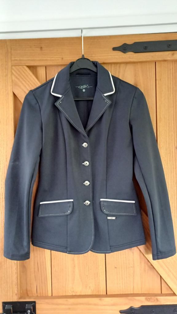 Mooi blauw wedstrijdjasje mt 36 van QHP., Dieren en Toebehoren, Paardrijkleding, Ophalen of Verzenden, Zo goed als nieuw, Dressuur