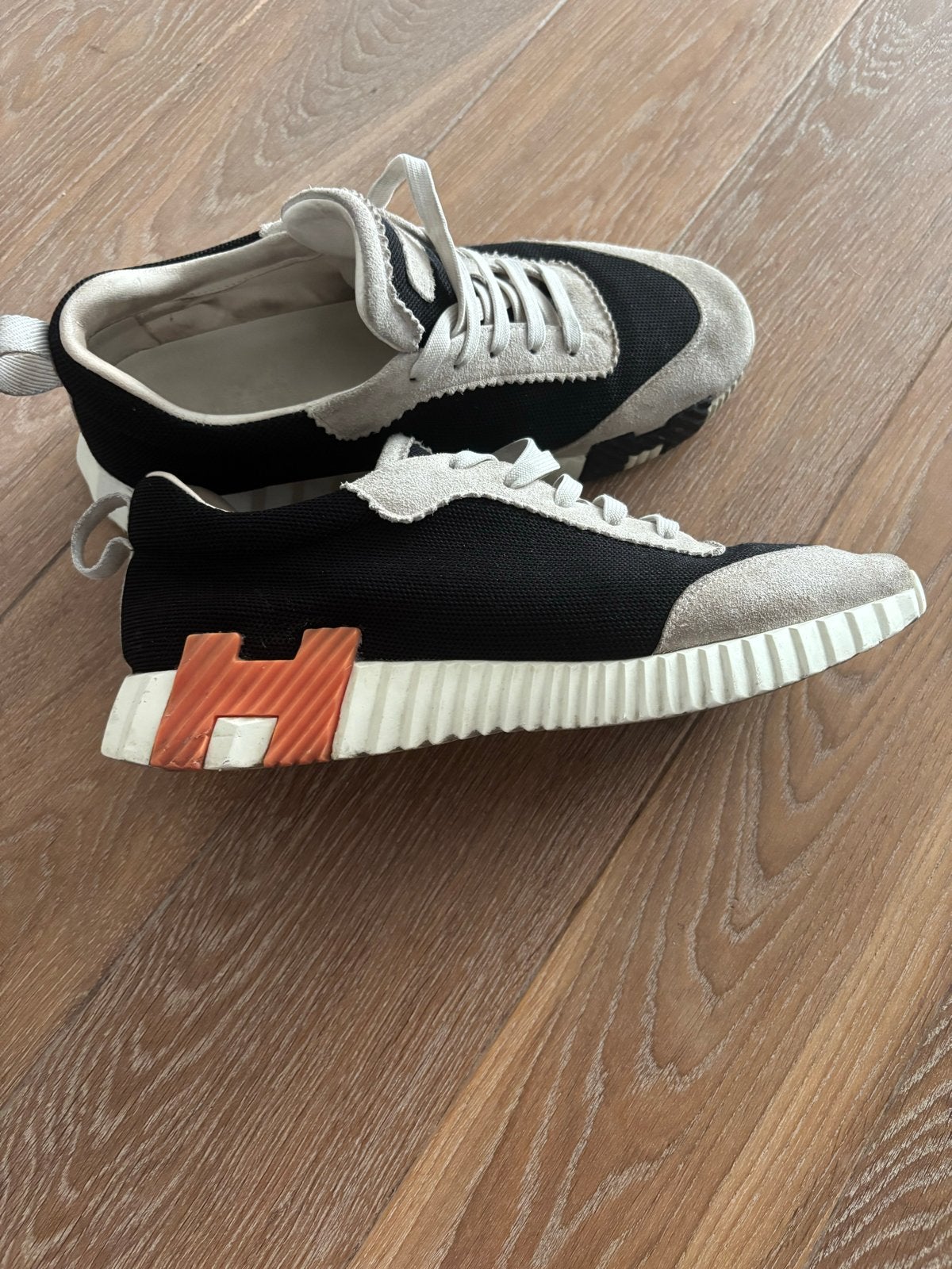 Hermès Sneakers Zwart/Grijs Maat 43, Ophalen of Verzenden, Gedragen, Zwart, Sneakers of Gympen