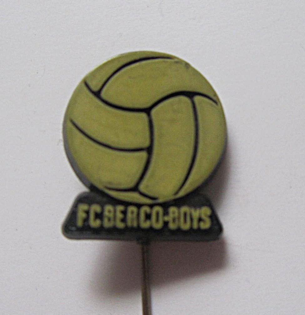 speld  F.C.BERCO BOYS  geel   voetbalclub, Ophalen of Verzenden, Gebruikt, Sport