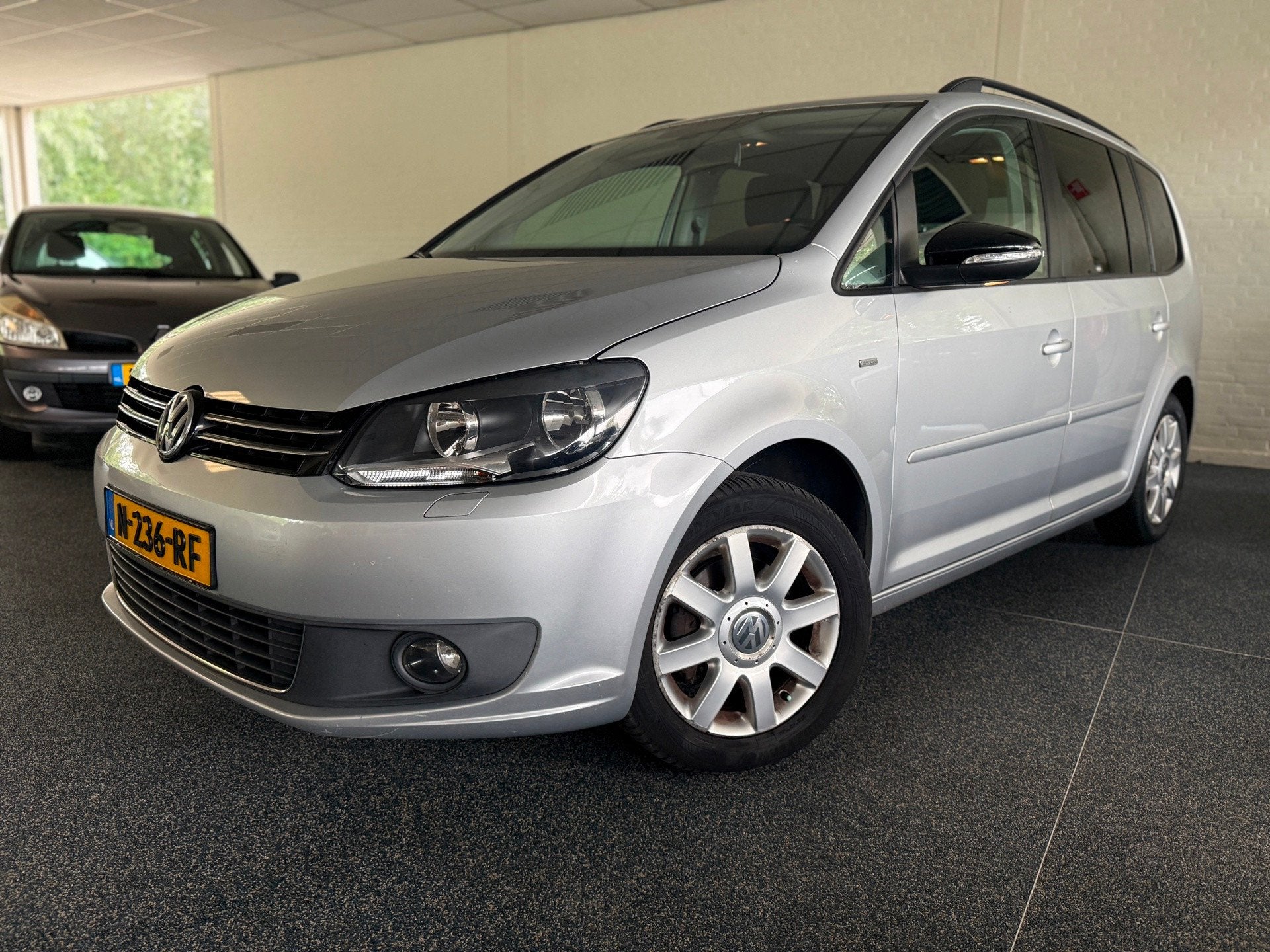 Volkswagen Touran 1.6 TDI Highline BlueMotion 7 Persoons | N, Voorwielaandrijving, Stof, Gebruikt, 4 cilinders