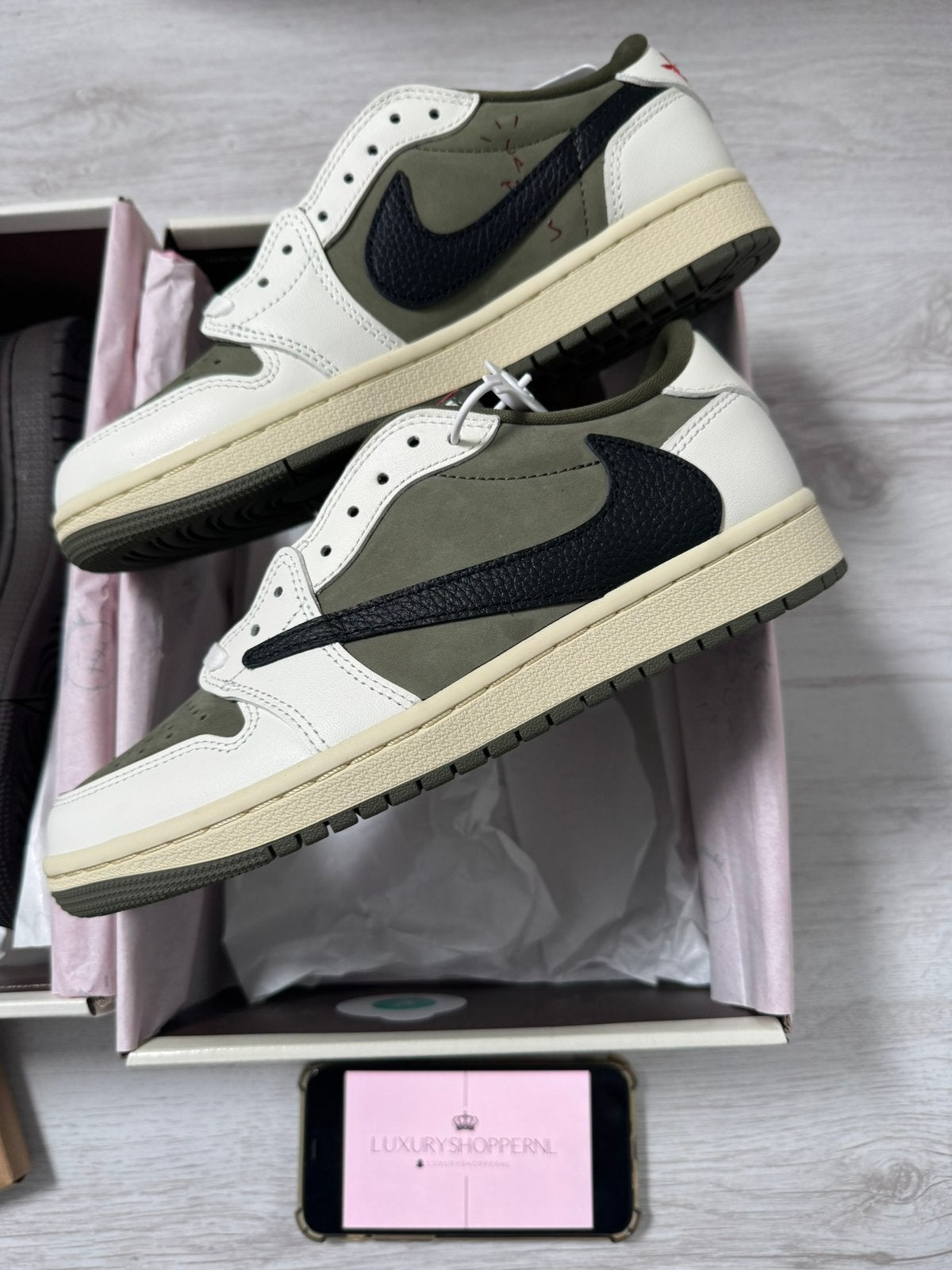 Jordan x Travis Scott, Overige kleuren, Nieuw, Ophalen of Verzenden, Sneakers of Gympen