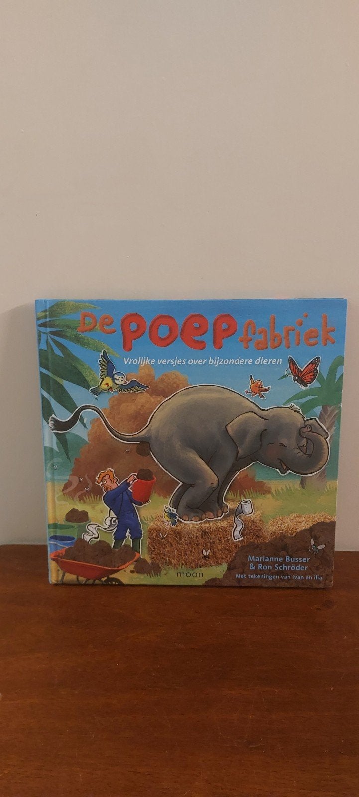 De Poepfabriek: Vrolijke versjes over bijzondere dieren, Boeken, Ophalen of Verzenden, Zo goed als nieuw, Marianne Busser & Ron Schröder