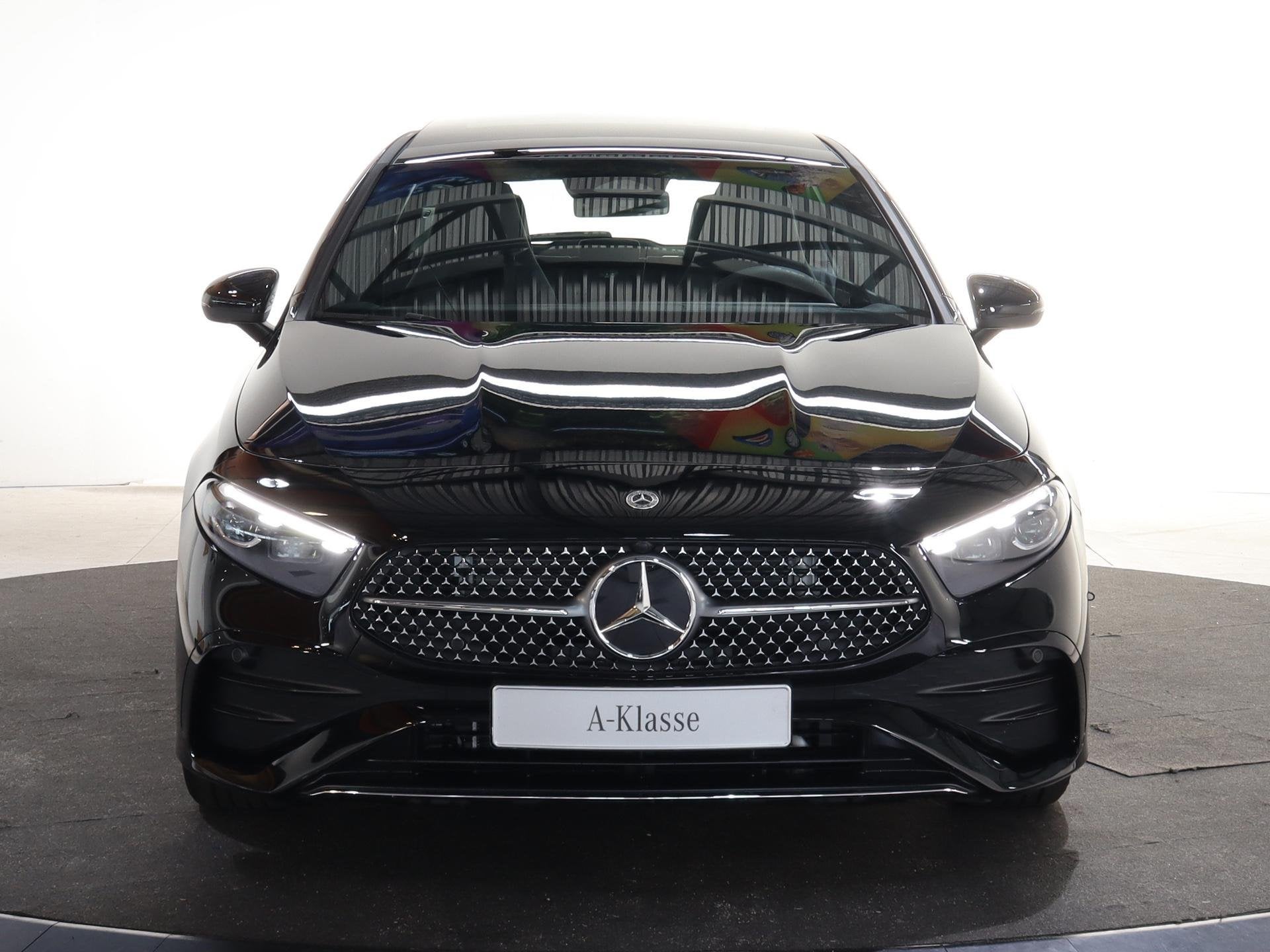 Mercedes-Benz A-Klasse 180 Business Solution AMG | Panoramas, Auto's, Mercedes-Benz, 136 pk, 4 cilinders, Zwart, Bedrijf